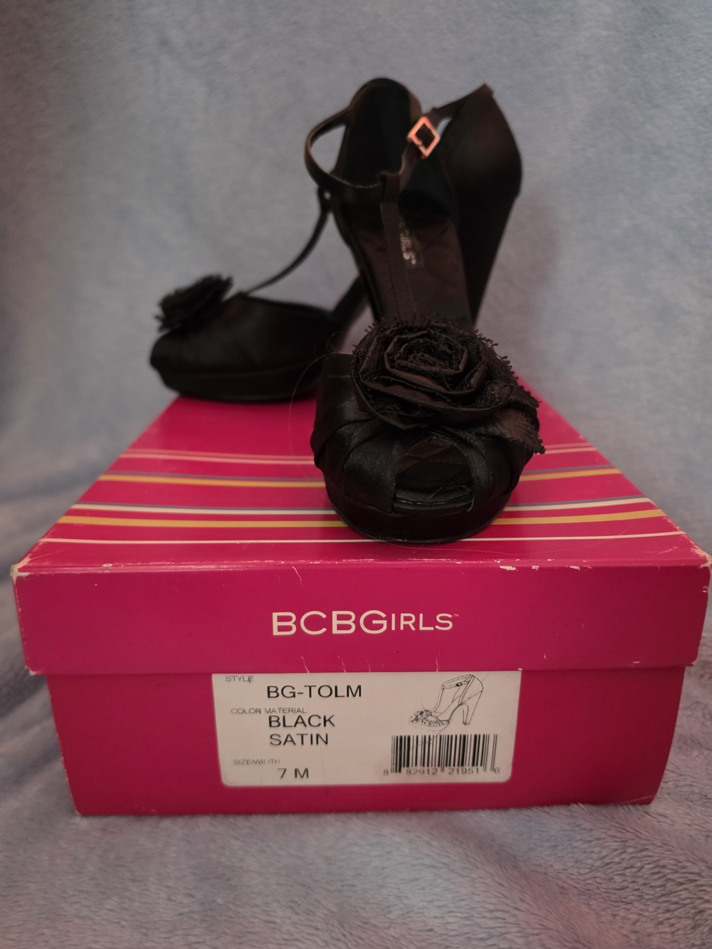 BCBGirls Black Satin Rose Heels | SIZE 7 WOMENS